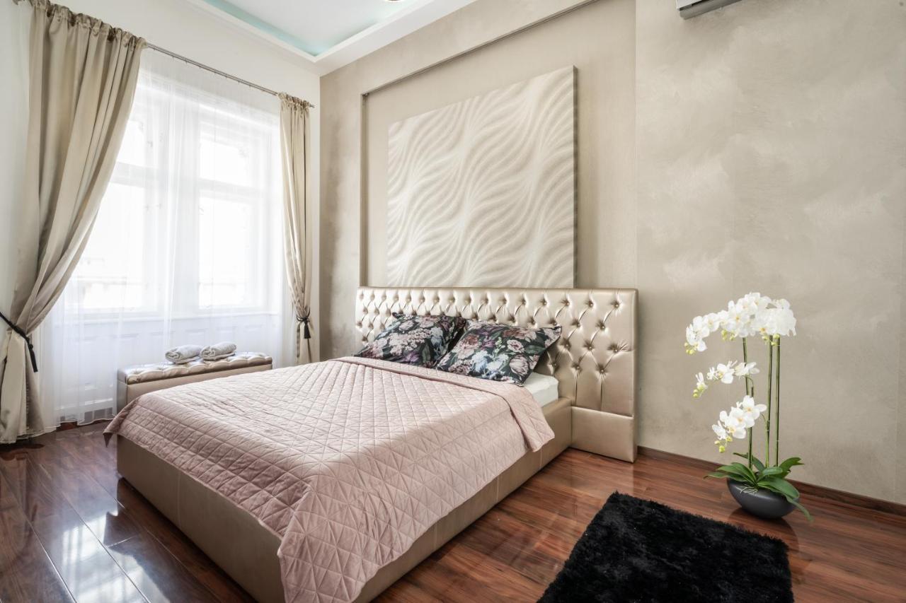 Opera Luxury Apartment With Free Parking Budapest Eksteriør billede