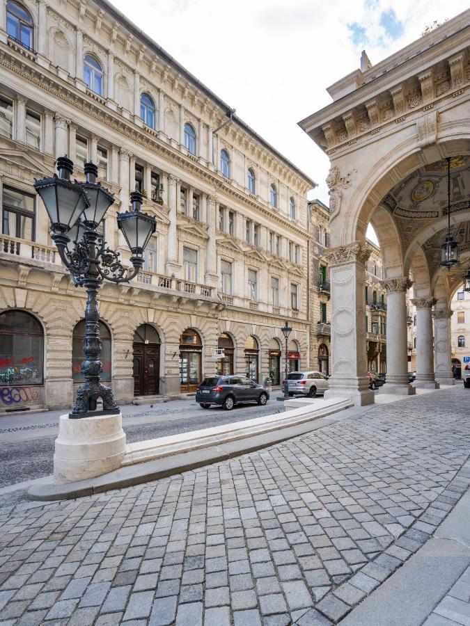 Opera Luxury Apartment With Free Parking Budapest Eksteriør billede