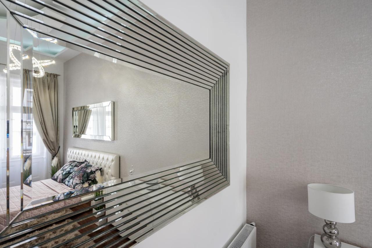 Opera Luxury Apartment With Free Parking Budapest Eksteriør billede