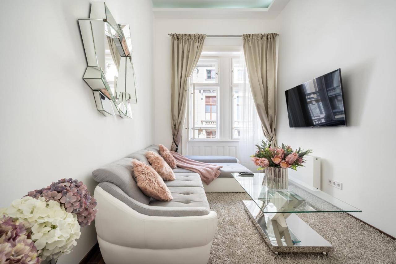 Opera Luxury Apartment With Free Parking Budapest Eksteriør billede