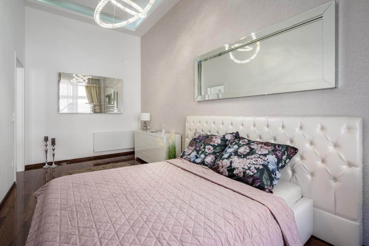 Opera Luxury Apartment With Free Parking Budapest Eksteriør billede